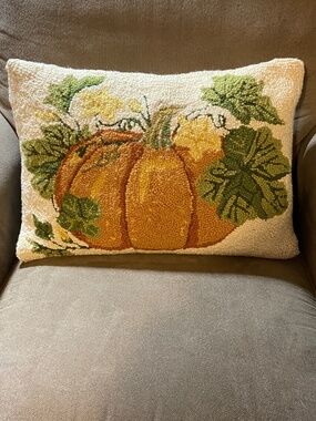 Peking Handicraft Pumpkin Hooked Pillow 14x20 Fall Harvest Decor